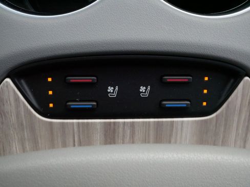 Used 2024 Toyota Venza Limited image 33