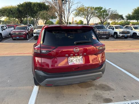 Used 2023 Nissan Rogue S image 3