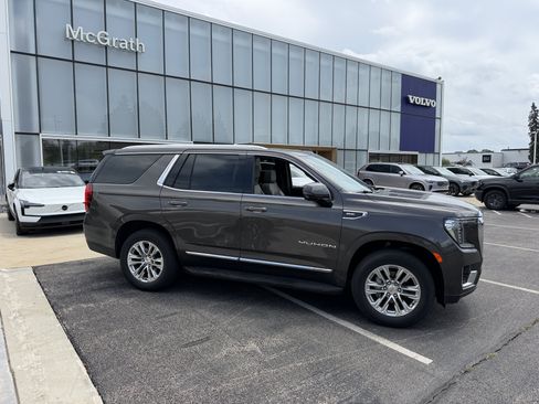 Used 2021 GMC Yukon SLT w/ SLT Luxury Plus Package AWD/4WD image 3