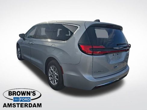 Used 2024 Chrysler Pacifica Touring-L FWD image 7