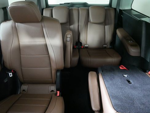 Used 2024 Mercedes-Benz GLS 450 4MATIC image 13