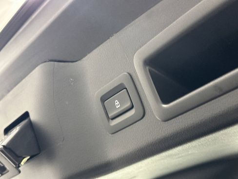 Used 2023 MAZDA MAZDA3 s image 9