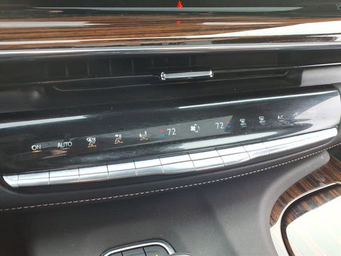 Used 2023 Cadillac Escalade Premium Luxury image 29