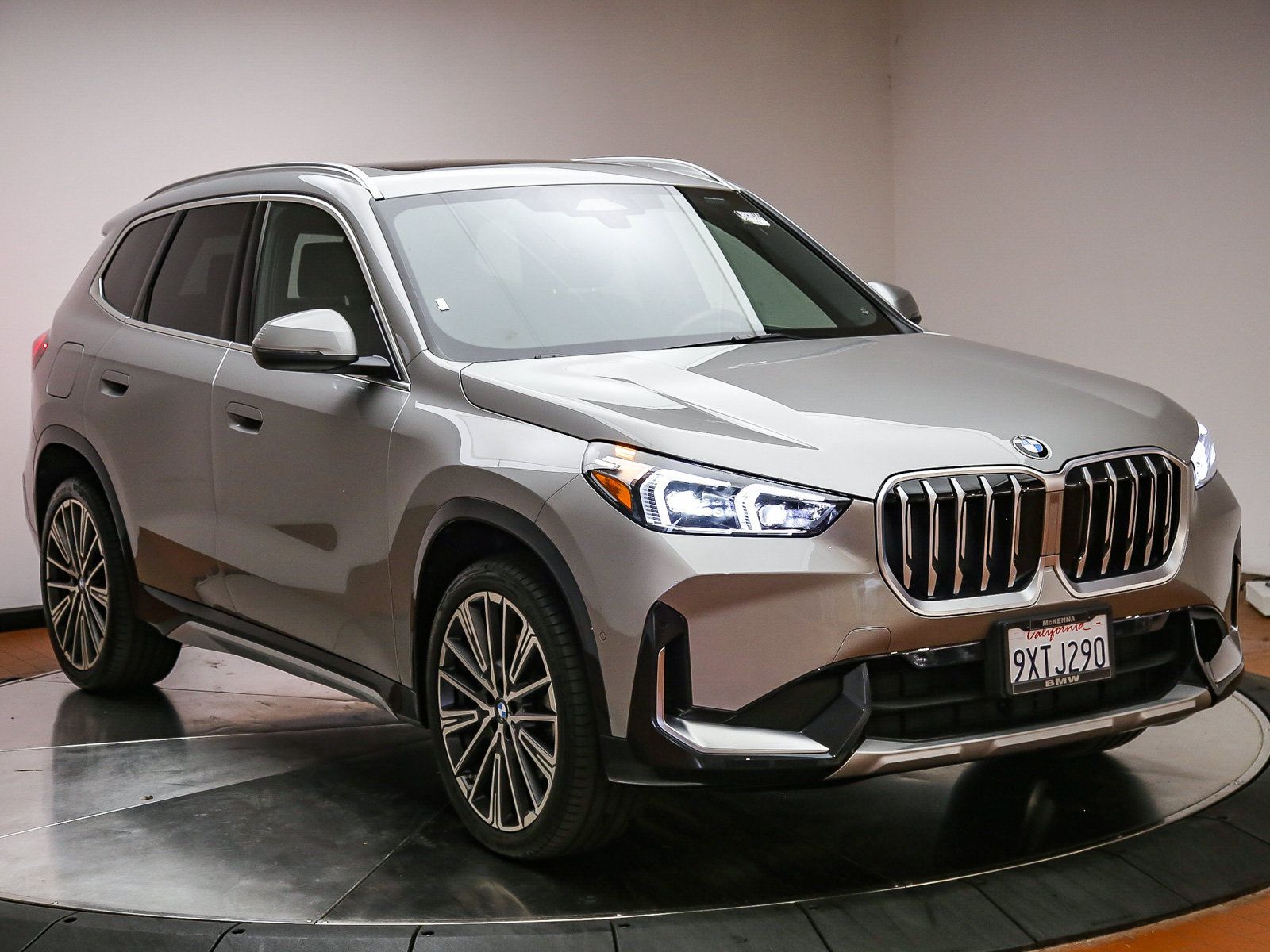 Used 2026 BMW X1 xDrive28i w/ Convenience Package AWD/4WD image 3