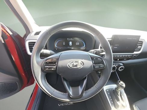 Used 2024 Hyundai Venue Limited FWD image 21