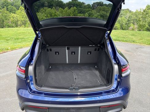 Certified 2025 Porsche Macan Turbo AWD/4WD image 17