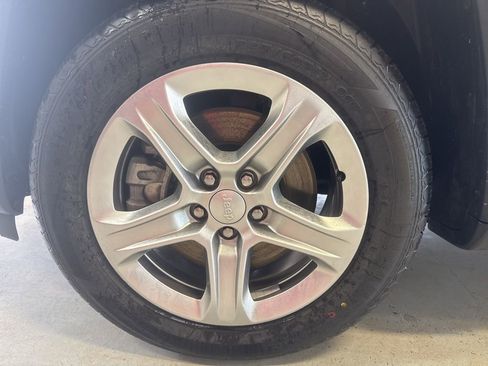 Used 2023 Jeep Compass Latitude w/ Convenience Group image 9