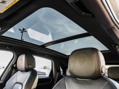 Used 2020 Porsche Cayenne image 4