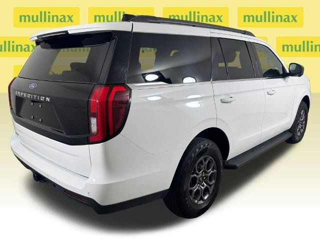 Certified 2025 Ford Expedition Active RWD image 4