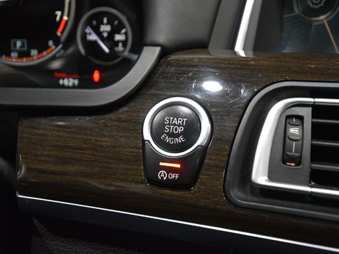 Used 2013 BMW 750i xDrive image 25