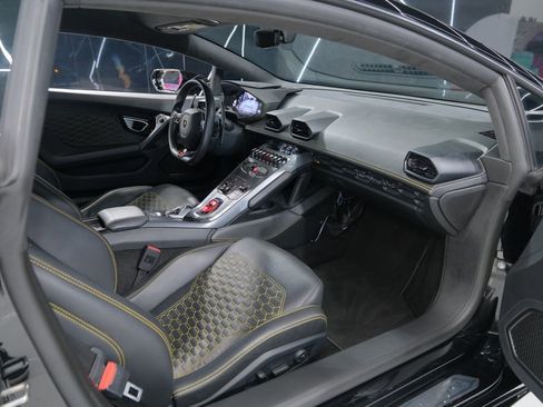 Used 2019 Lamborghini Huracan LP 580-2 image 32