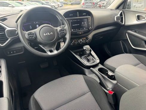 Certified 2025 Kia Soul LX image 15