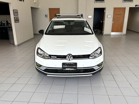 Used 2017 Volkswagen Golf Alltrack SE AWD/4WD image 3