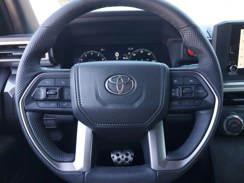 Used 2025 Toyota Tacoma TRD Sport image 21