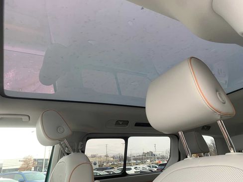 New 2025 Volkswagen ID. Buzz 1st Edition image 7