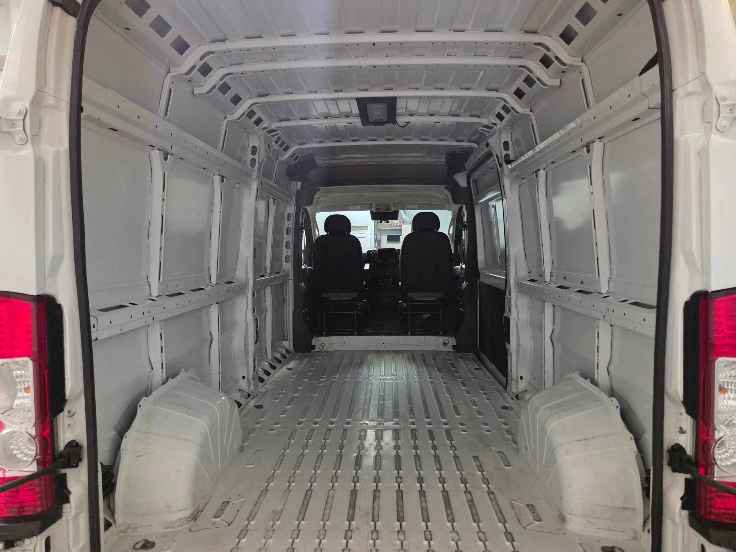 Used 2025 RAM ProMaster 2500 w/ Convenience Group FWD image 33