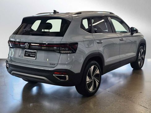 New 2025 Volkswagen Taos SE image 3