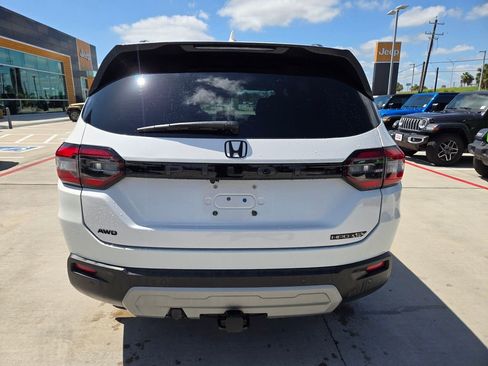 Used 2024 Honda Pilot TrailSport image 4