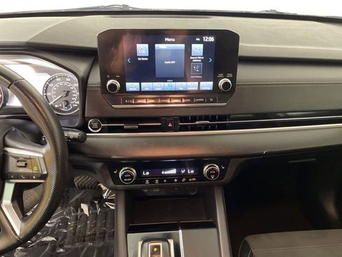 Used 2024 Mitsubishi Outlander SE image 25