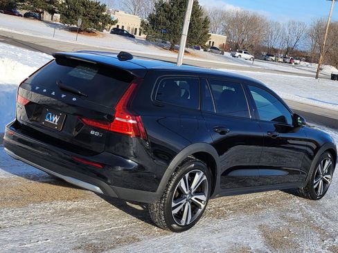 Used 2025 Volvo V60 B5 Cross Country Plus image 9