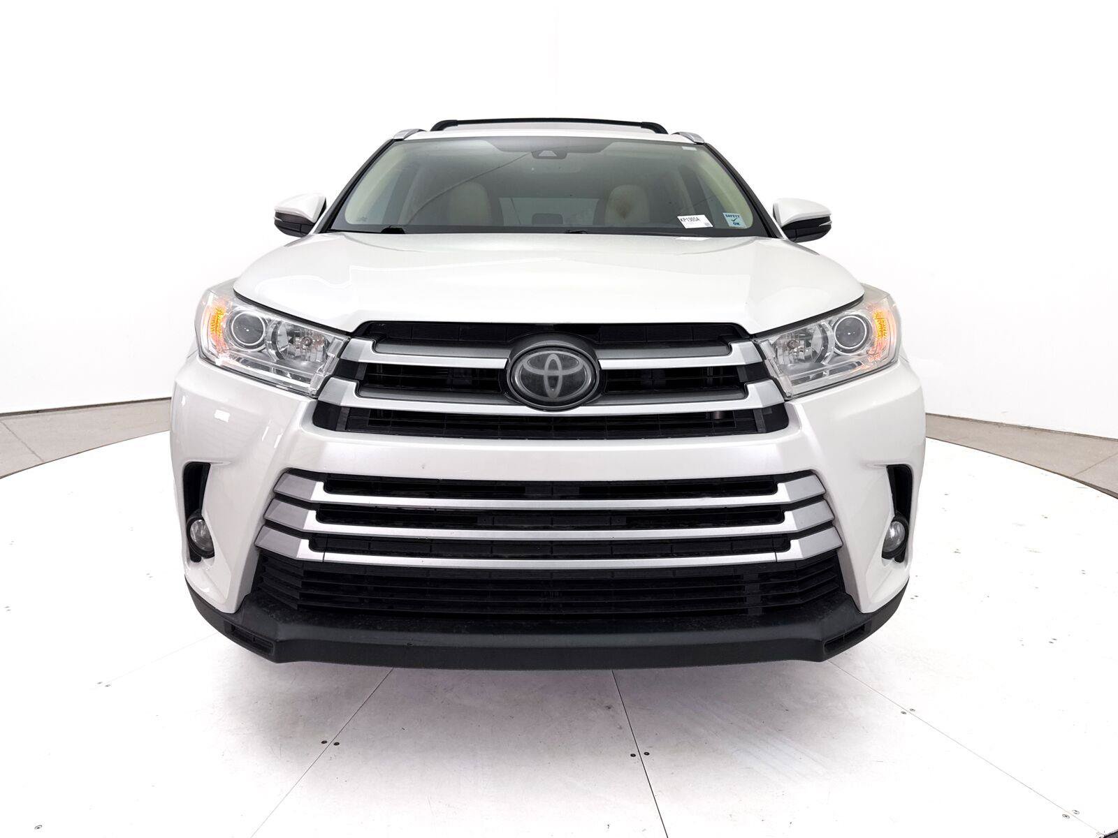 Used 2018 Toyota Highlander XLE FWD image 2