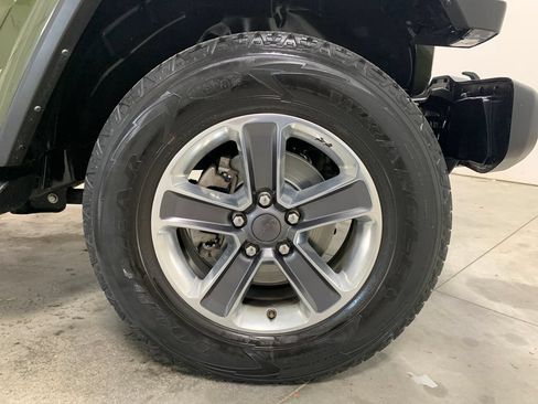 Used 2021 Jeep Wrangler Unlimited Sahara AWD/4WD image 13