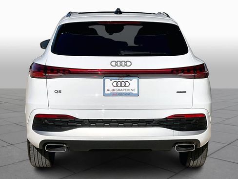 Used 2025 Audi Q5 Premium w/ Convenience Package image 4