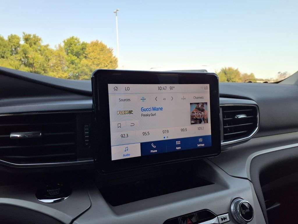 Used 2024 Ford Explorer XLT w/ Equipment Group 202A AWD/4WD image 4