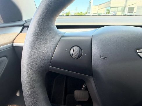 Used 2023 Tesla Model Y Long Range AWD/4WD image 22