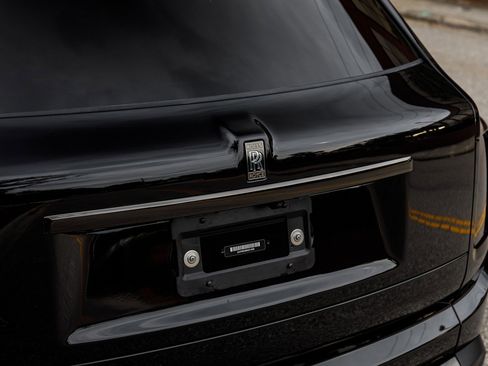 Used 2022 Rolls-Royce Cullinan Black Badge w/ Dark Exterior Package image 9