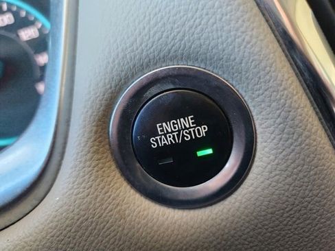 Used 2020 Chevrolet Traverse LT image 8