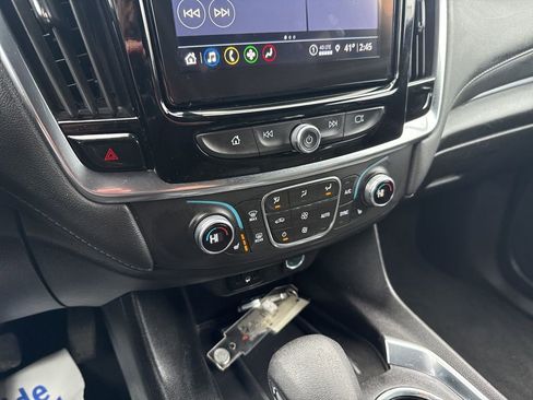 Used 2023 Chevrolet Traverse LT image 16