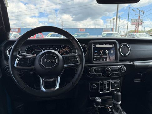 Used 2019 Jeep Wrangler Unlimited Sahara w/ Uconnect 4C Nav & Sound Group AWD/4WD image 15