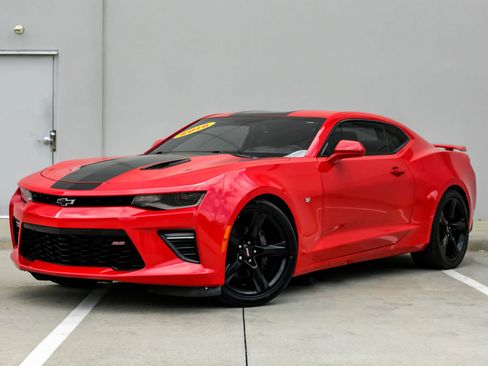 Used 2018 Chevrolet Camaro SS RWD image 6