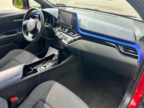 Used 2021 Toyota C-HR XLE FWD image 32