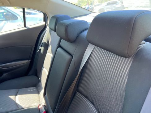 Used 2015 MAZDA MAZDA3 i Touring w/ Technology Package FWD image 9