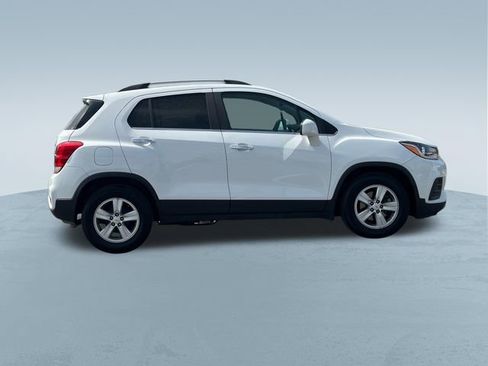 Used 2020 Chevrolet Trax LT w/ LT Convenience Package FWD image 9
