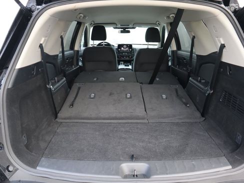 Used 2025 Nissan Pathfinder S image 38