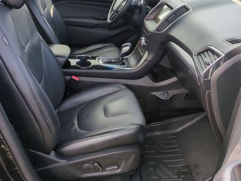 Used 2018 Ford Edge Titanium image 23