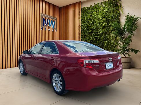 Used 2014 Toyota Camry SE FWD image 21