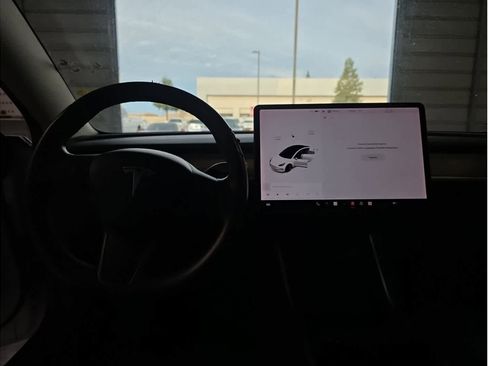 Used 2019 Tesla Model 3 Standard Range image 14