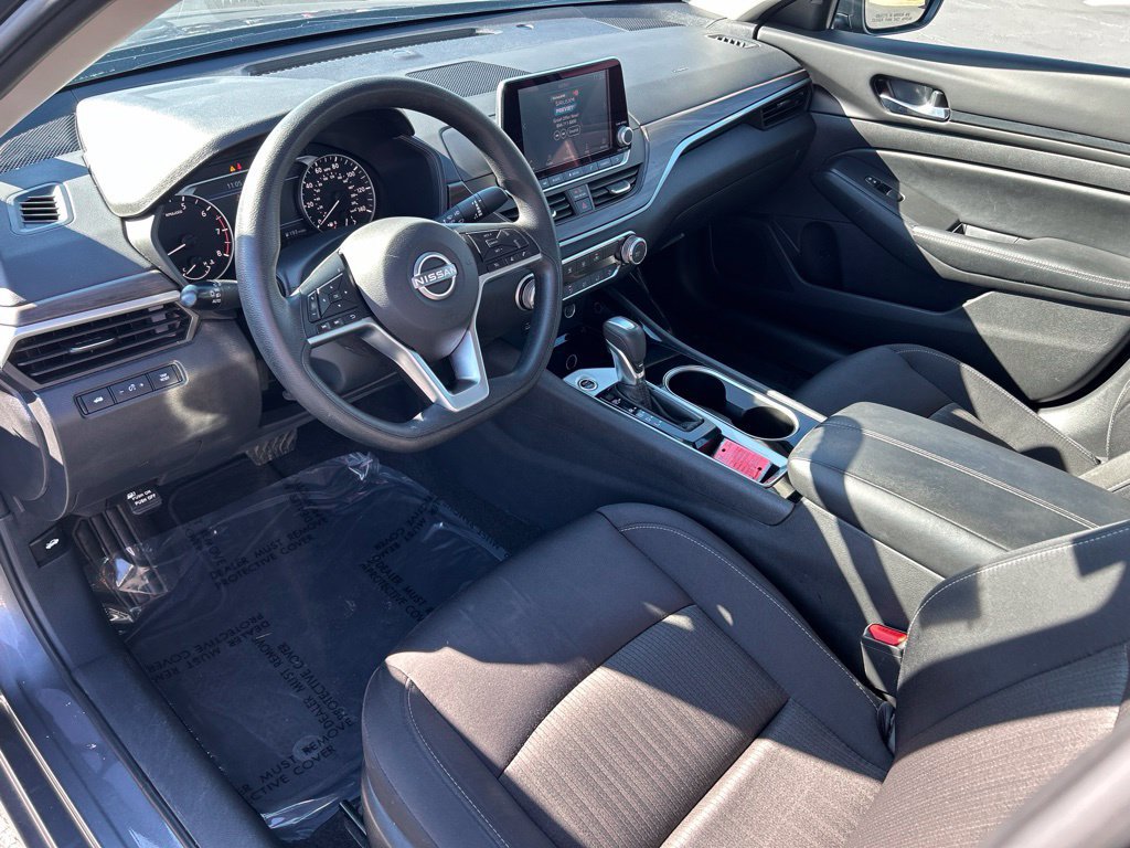 Used 2024 Nissan Altima 2.5 SV FWD image 18