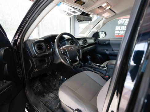 Used 2019 Toyota Tacoma SR image 8