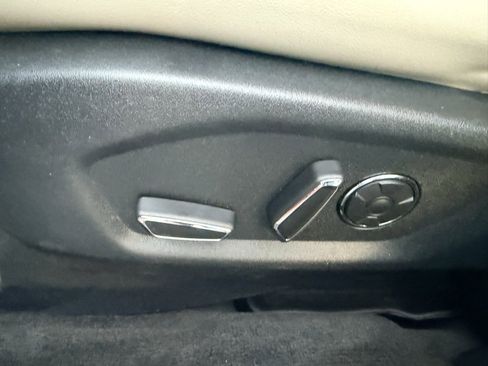 Used 2017 Ford Explorer Platinum image 17