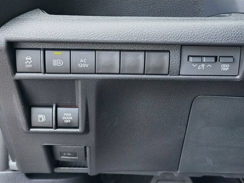 Used 2026 Toyota Sienna XSE FWD image 37