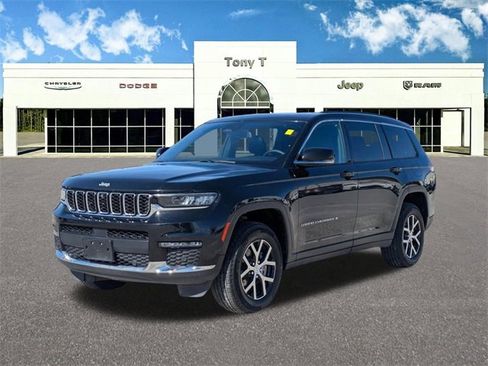 Used 2024 Jeep Grand Cherokee L Limited w/ Luxury Tech Group II image 3