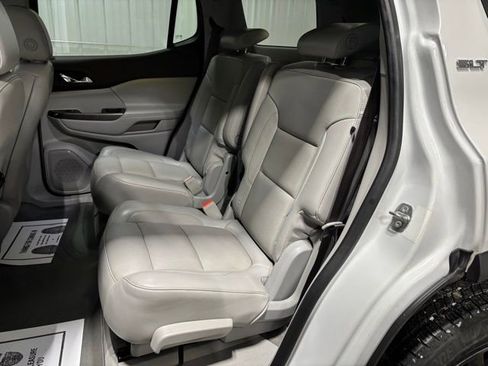 Used 2019 GMC Acadia SLT image 17