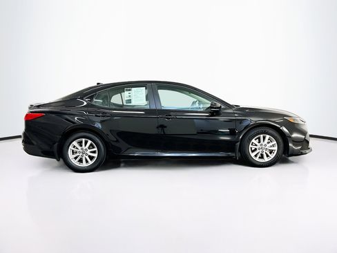 Used 2025 Toyota Camry LE w/ Convenience Package image 10