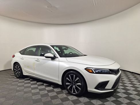 Used 2023 Honda Civic EX-L image 3
