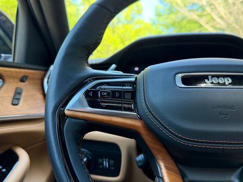 Used 2025 Jeep Grand Cherokee L Summit image 26